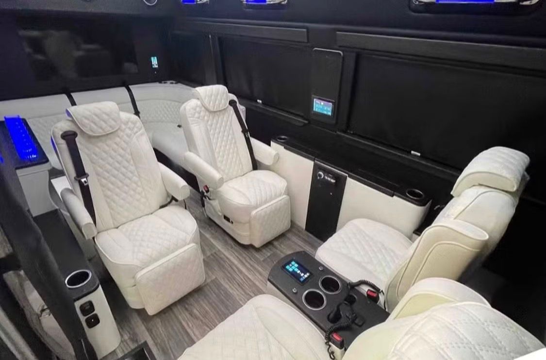 Used 2022 Mercedes-Benz Sprinter 3500 image 4