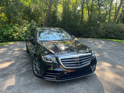 Used 2019 Mercedes-Benz S 560 Sedan image 2