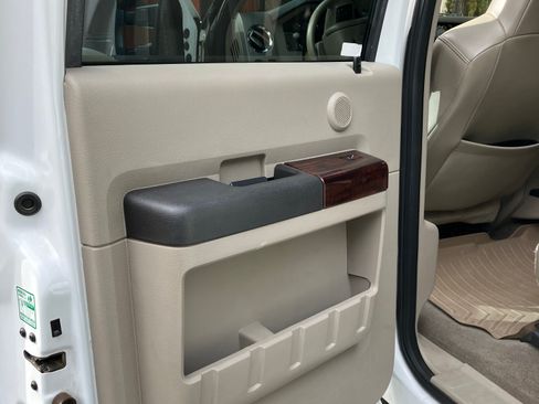 Used 2010 Ford F250 Lariat image 19