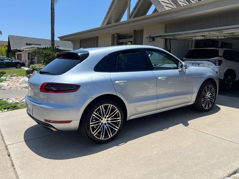 Used 2018 Porsche Macan Turbo image 14