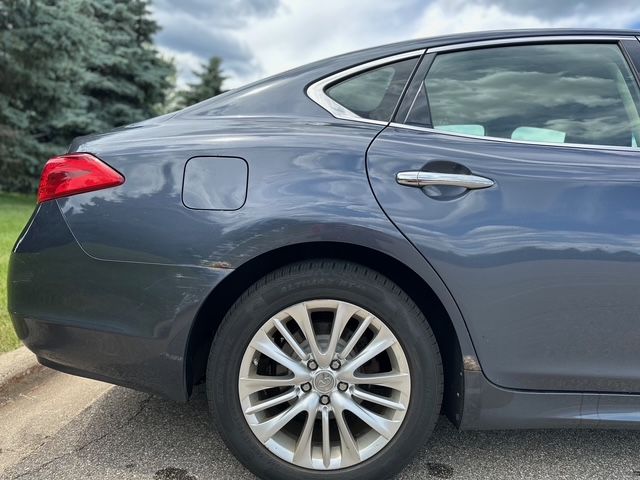 Used 2011 INFINITI M56 x w/ Deluxe Touring Pkg AWD/4WD image 16