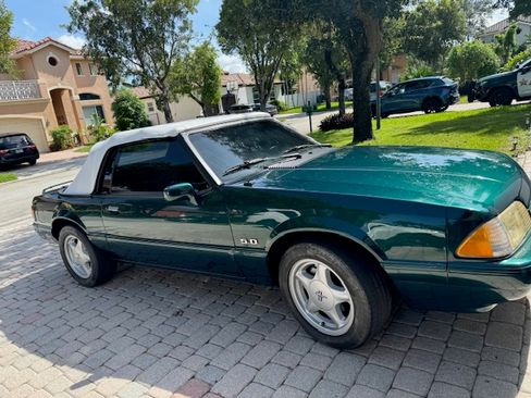 Used 1992 Ford Mustang LX image 1