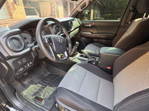Used 2020 Toyota Tacoma TRD Sport w/ Technology Package AWD/4WD image 9
