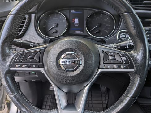 Used 2018 Nissan Rogue SV FWD image 12