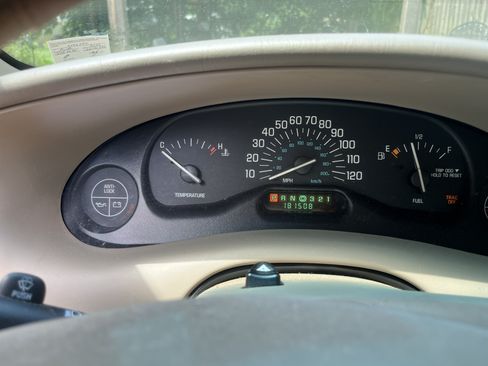 Used 2002 Buick Century Custom w/ Custom Premium Pkg FWD image 4