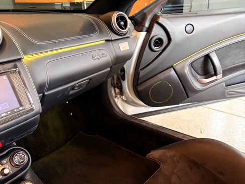 Used 2012 Ferrari California image 8
