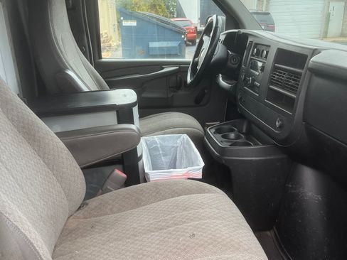 Used 2014 Chevrolet Express 3500 image 10