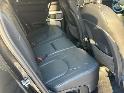 Used 2023 Land Rover Defender 130 SE image 9
