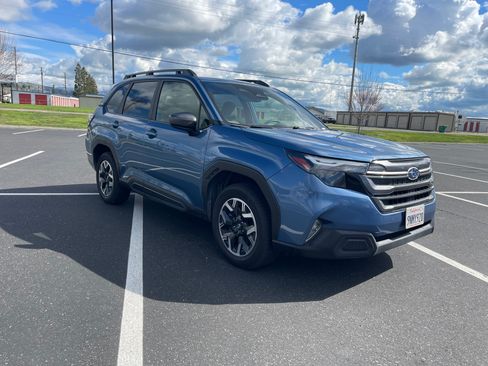 Used 2025 Subaru Forester Premium w/ Convenience Package #1 image 2