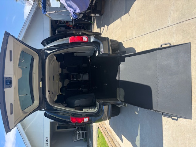 Used 2012 Dodge Grand Caravan SE FWD image 1