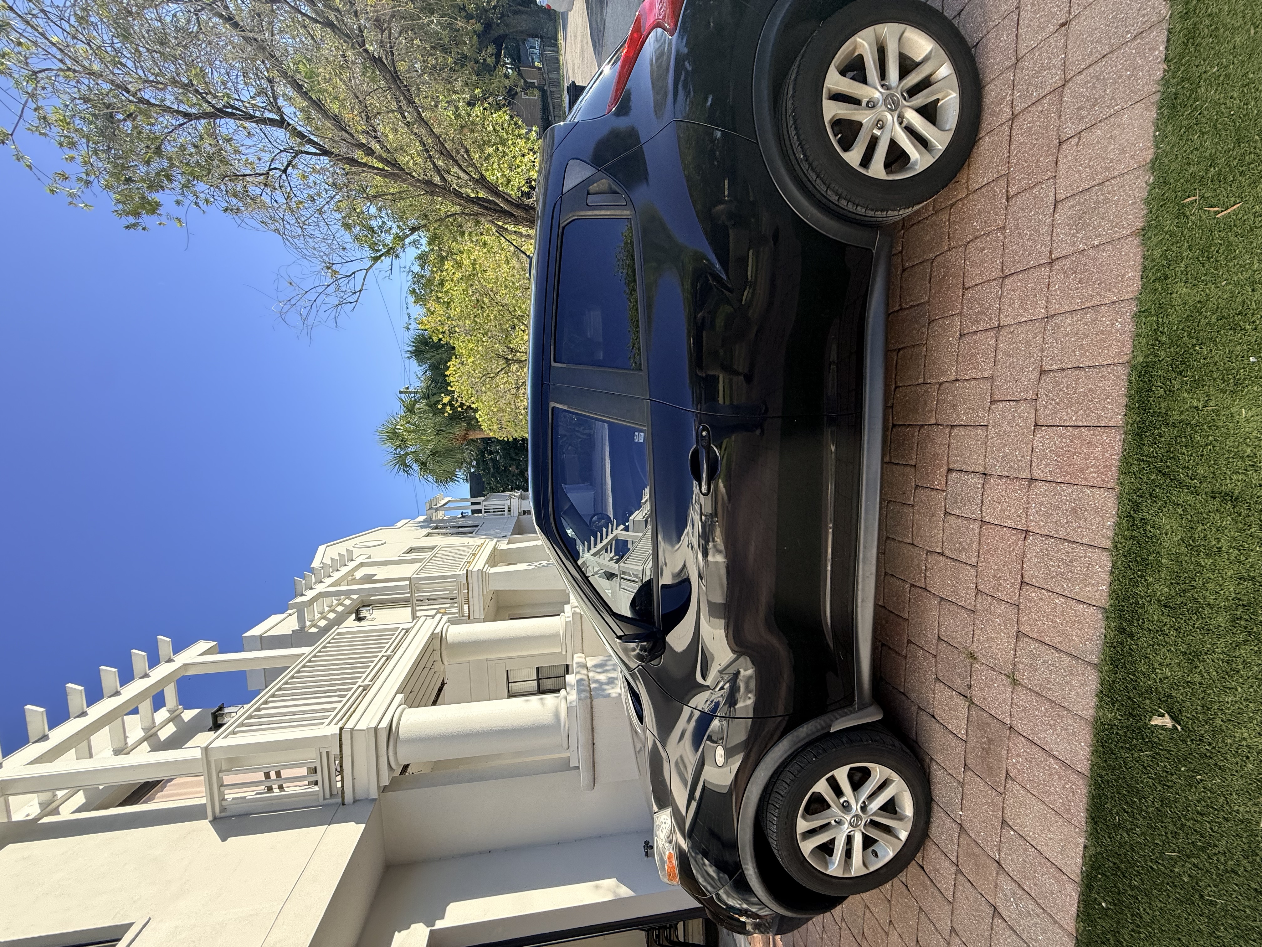 Used 2013 Nissan Juke SV FWD image 1