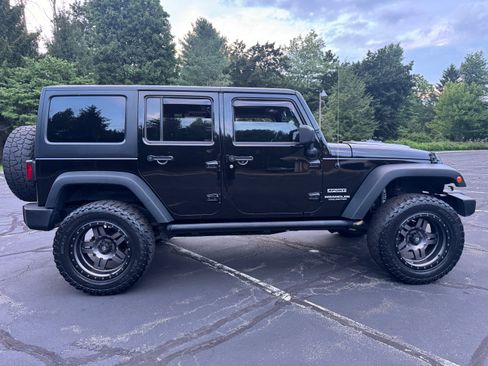 Used 2016 Jeep Wrangler Unlimited Sport w/ Quick Order Package 23S AWD/4WD image 2