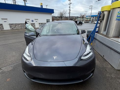Used 2021 Tesla Model Y Long Range image 1