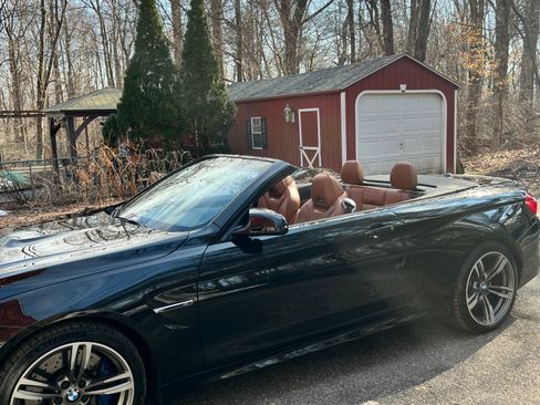 Used 2018 BMW M4 Convertible image 4