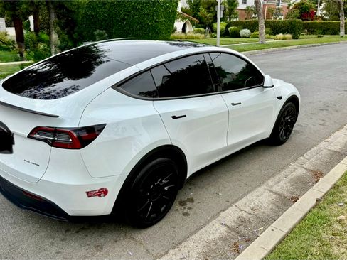 Used 2023 Tesla Model Y Long Range image 2