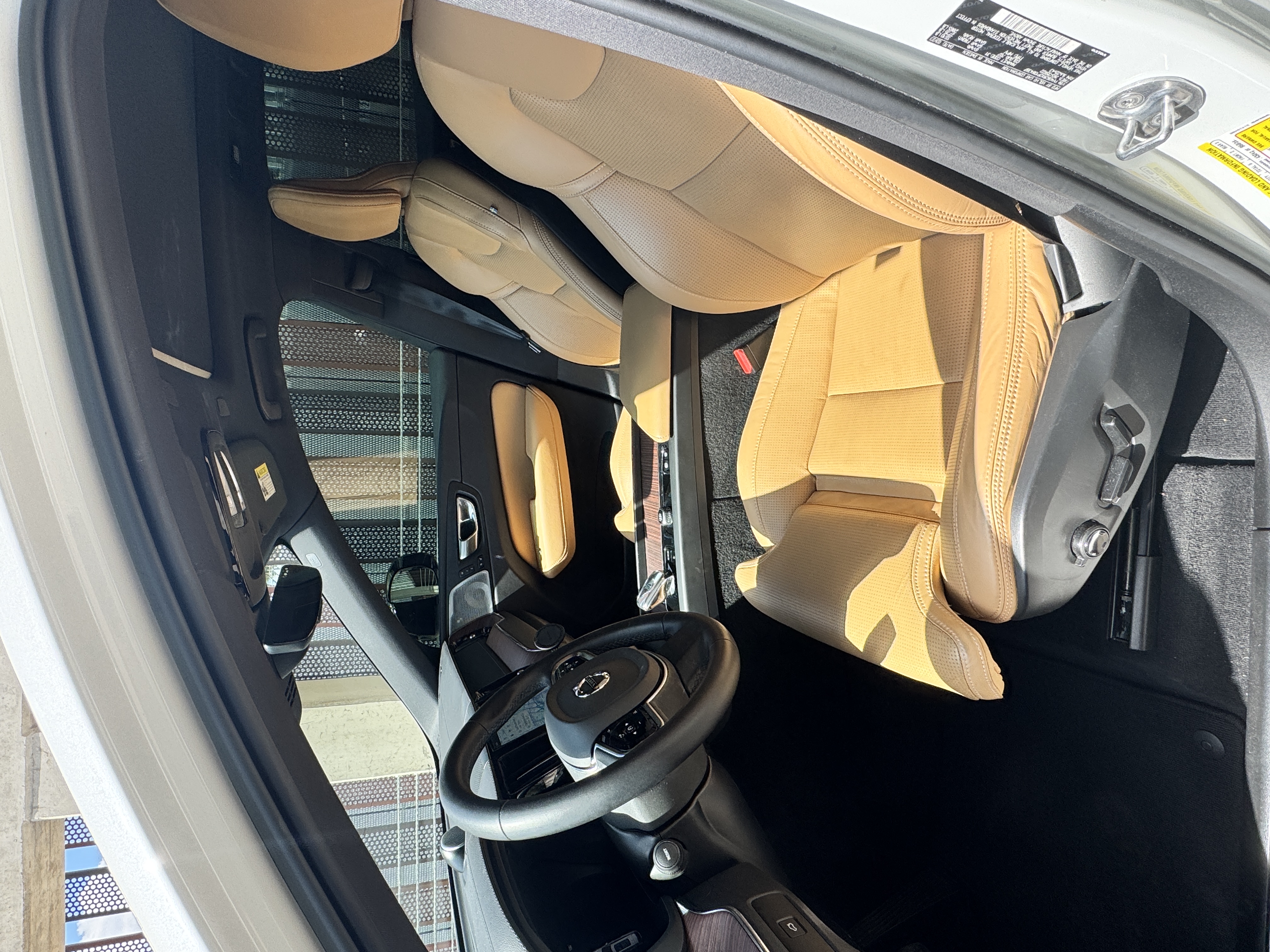 Used 2023 Volvo XC60 B6 Ultimate w/ Protection Package Premier AWD/4WD image 9