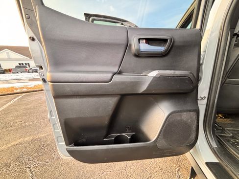 Used 2019 Toyota Tacoma TRD Sport image 20