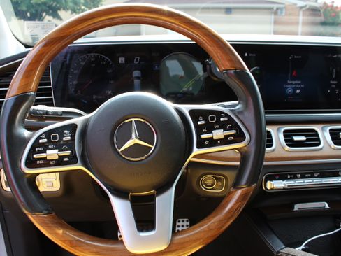 Used 2022 Mercedes-Benz GLS 450 4MATIC image 14