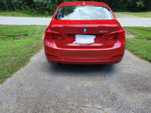 Used 2017 BMW 320i Sedan RWD image 11