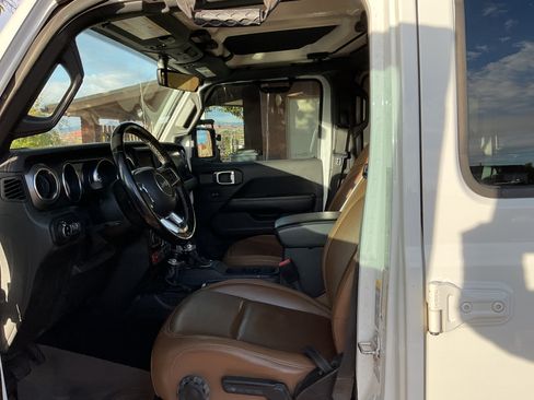 Used 2021 Jeep Gladiator Rubicon image 12