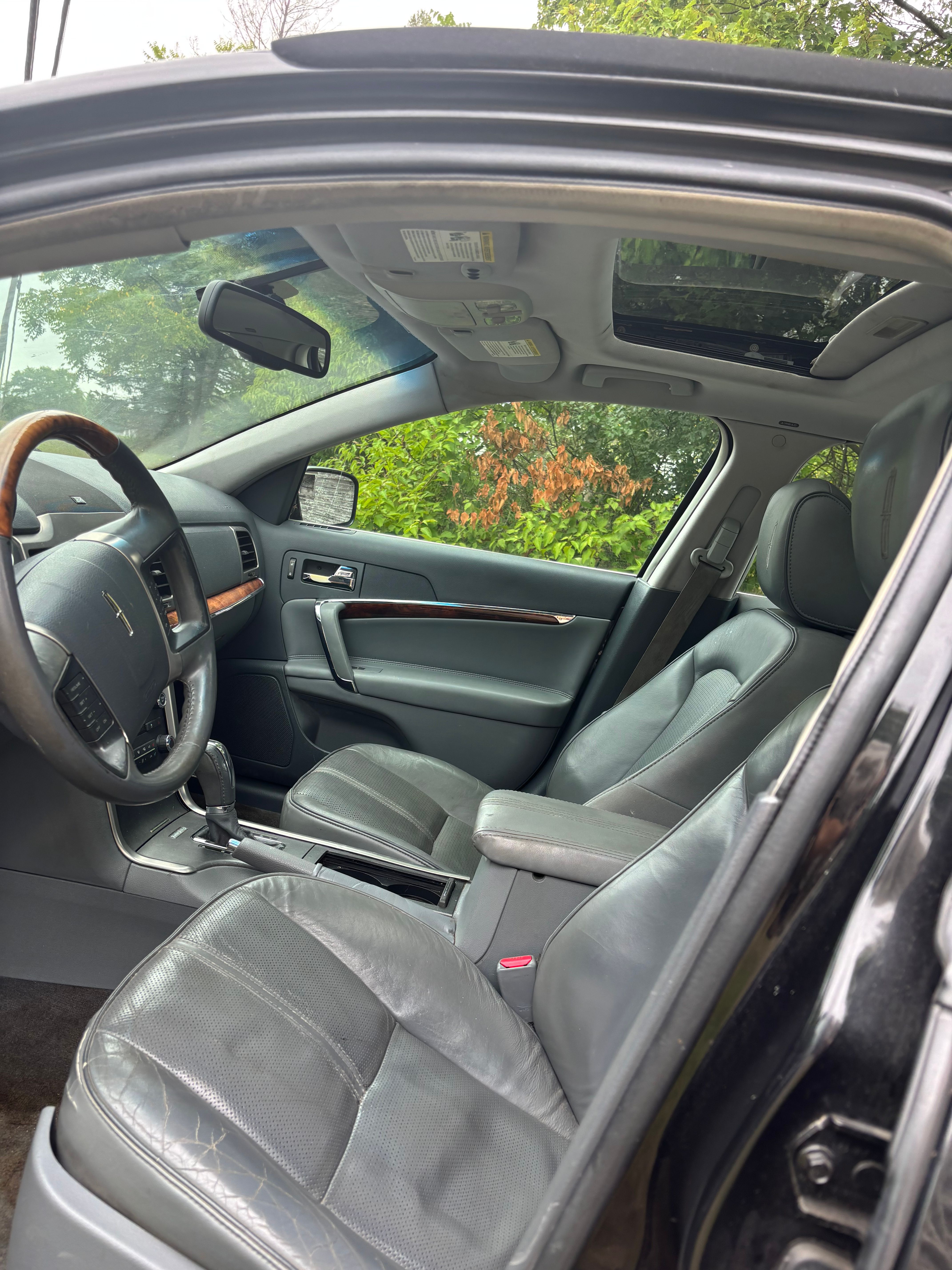 Used 2010 Lincoln MKZ FWD image 5