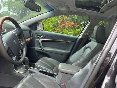 Used 2010 Lincoln MKZ image 5