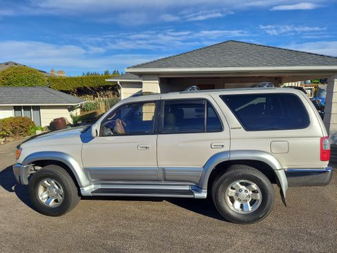 Used 1998 Toyota 4Runner Limited image 2