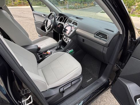 Used 2020 Volkswagen Tiguan SE w/ Panoramic Sunroof Package FWD image 25