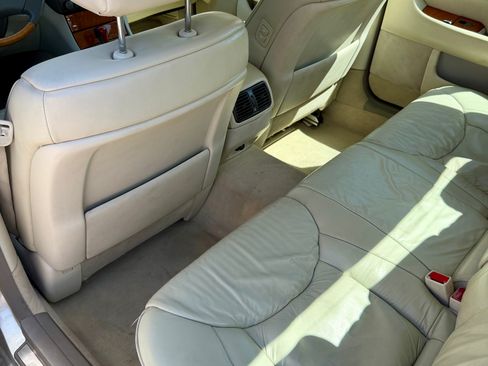 Used 2002 Lexus LS 430 RWD image 12