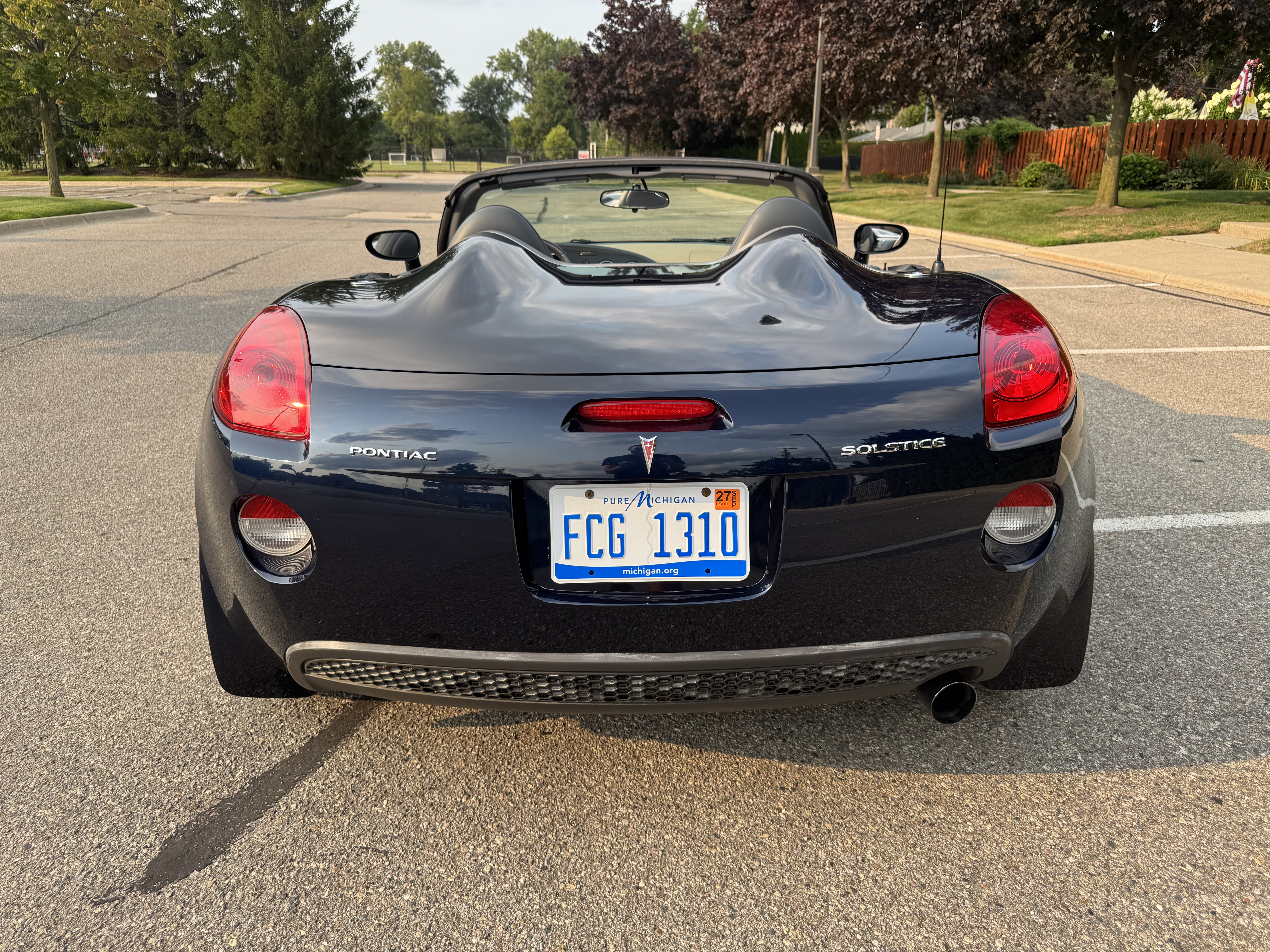Used 2006 Pontiac Solstice Convertible w/ Premium Package RWD image 17