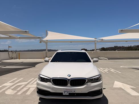 Used 2020 BMW 530i w/ Convenience Package RWD image 4