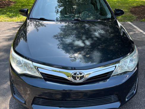 Used 2014 Toyota Camry LE FWD image 2