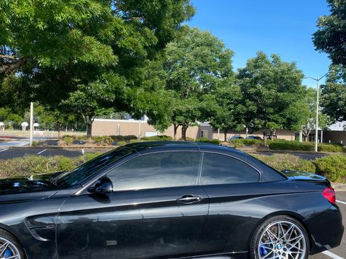 Used 2018 BMW M4 Convertible w/ Competition Package RWD image 4