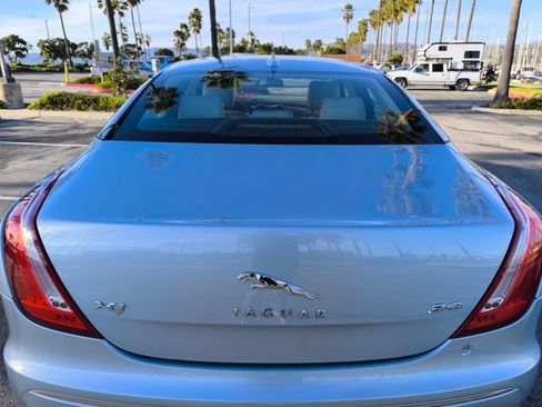 Used 2013 Jaguar XJ image 10