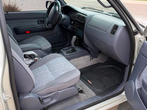 Used 2000 Toyota Tacoma PreRunner image 8