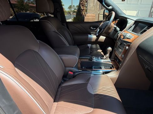 Used 2017 INFINITI QX80 Limited AWD/4WD image 11