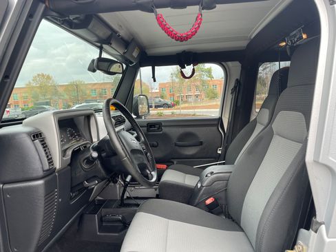 Used 2005 Jeep Wrangler Unlimited image 9