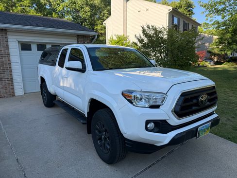Used 2021 Toyota Tacoma SR5 RWD image 1