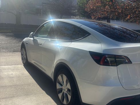 Used 2023 Tesla Model Y Long Range image 2