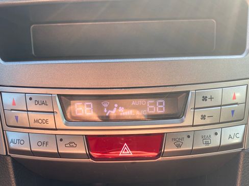 Used 2010 Subaru Outback 2.5i Limited AWD/4WD image 12