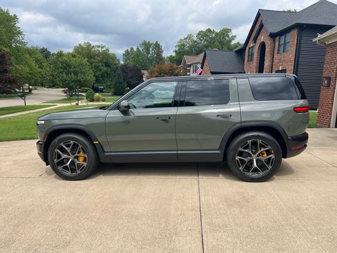 Used 2027 Rivian R2 Performance AWD/4WD image 2