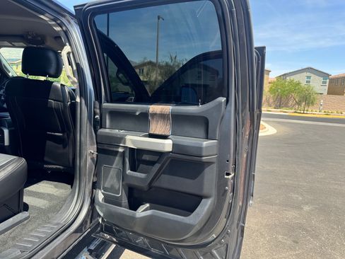 Used 2017 Ford F250 Lariat w/ Chrome Package image 18