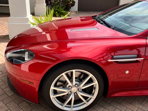 Used 2015 Aston Martin V8 Vantage Roadster RWD image 27