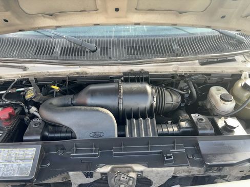 Used 2009 Ford E-150 and Econoline 150 Van 3D image 25