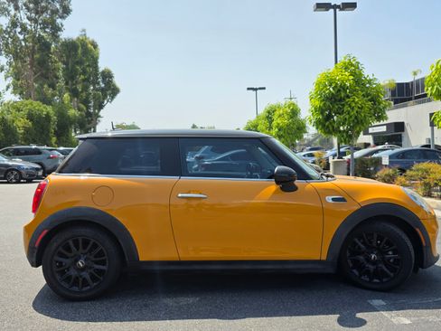 Used 2016 MINI Cooper 2-Door Hardtop image 16