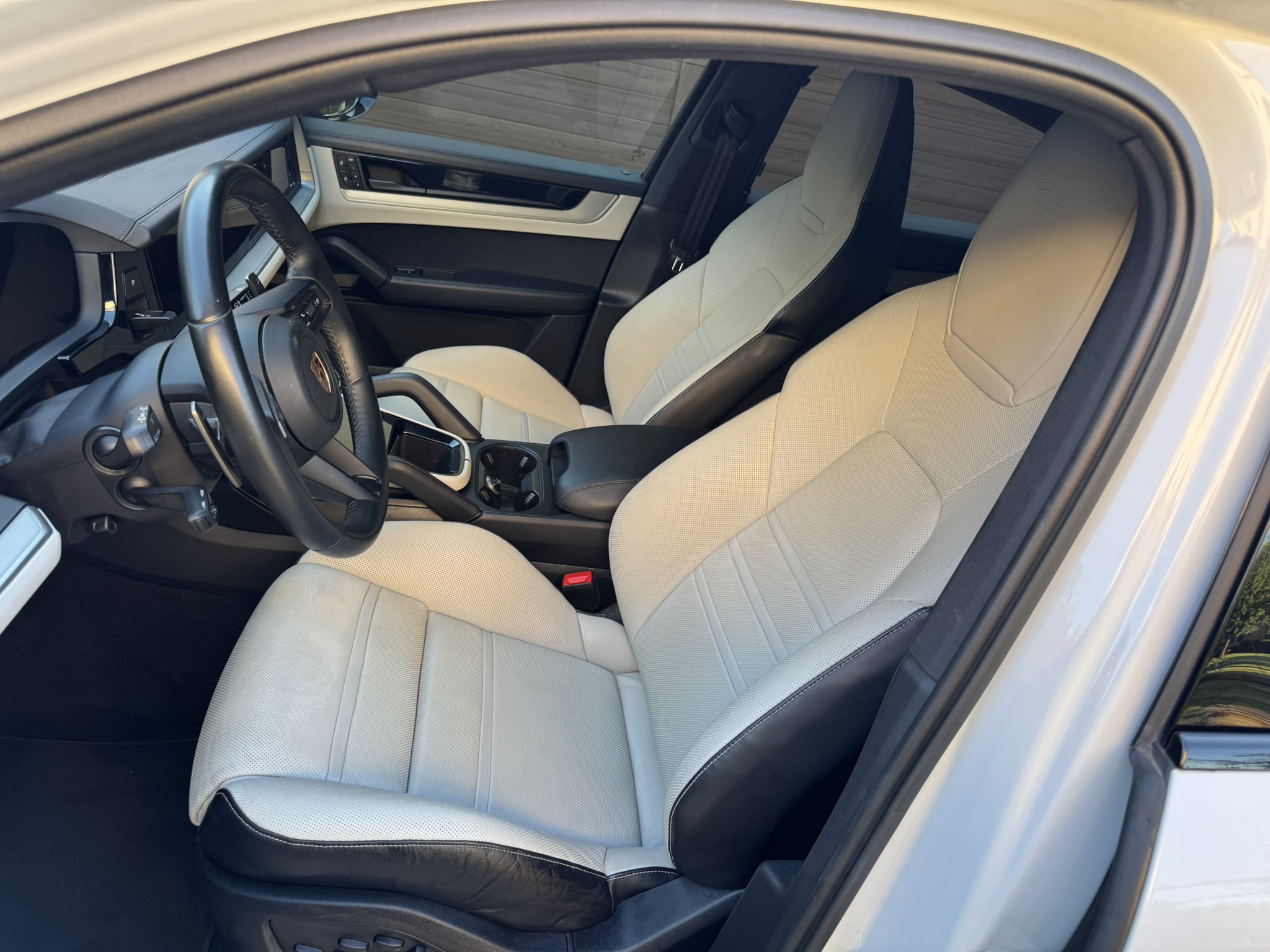 Used 2024 Porsche Cayenne S AWD/4WD image 16
