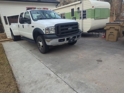 Used 2006 Ford F350 XL image 2