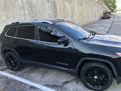 Used 2014 Jeep Cherokee Limited w/ Technology Group AWD/4WD image 4