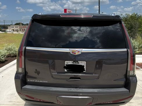 Used 2017 Cadillac Escalade Luxury AWD/4WD image 10