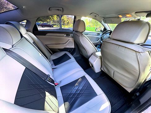 Used 2017 Hyundai Sonata SE FWD image 10